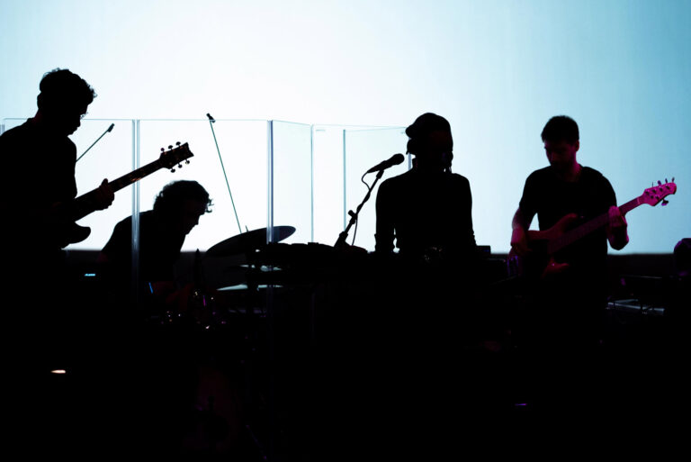 15-Mobilé-Fotogallerie-Achtung-Aufnahme