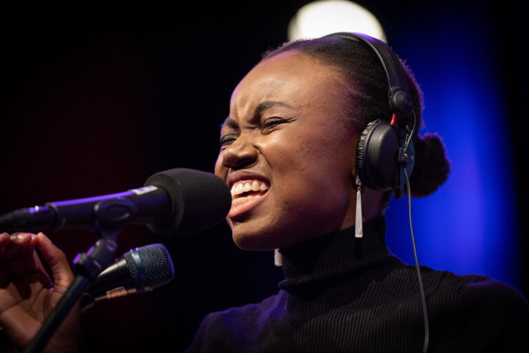 16-Mobilé-Fotogallerie-Achtung-Aufnahme